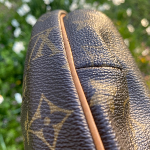 Louis Vuitton - Picture 10 of 11